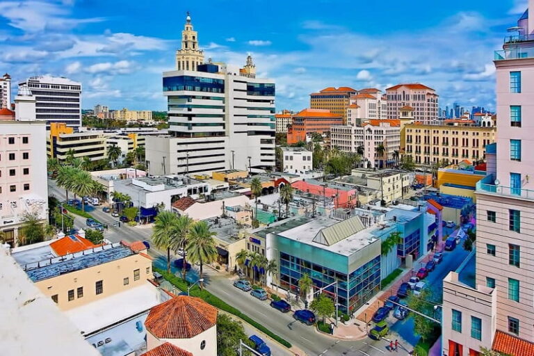 Explorando Brickell, Wynwood y Coral Gables: los pulmones creativos y financieros de Miami.