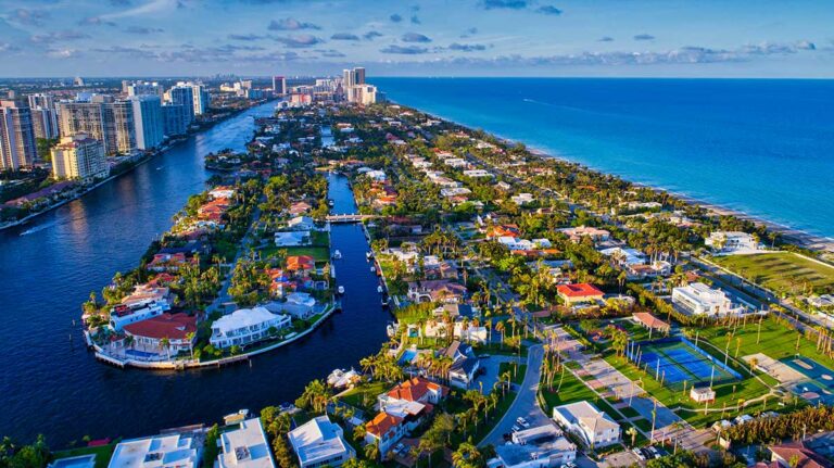 Descubre la Exclusividad de Golden Beach, Lujo y Elegancia al Norte de Miami.