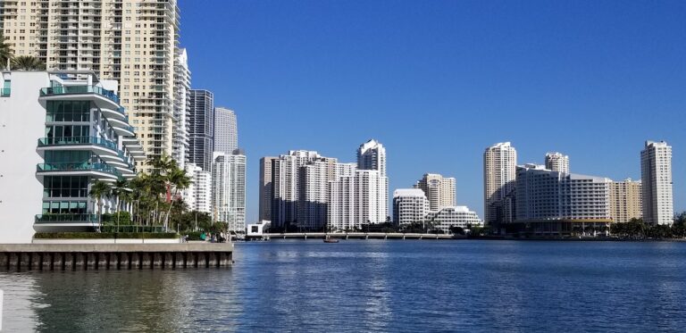 Miami, Líder Indiscutible en Atracción Empresarial frente a Nueva York.