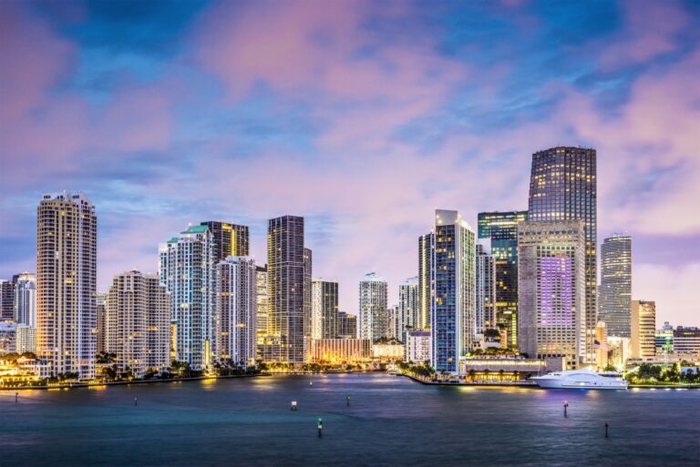 Miami, La Ciudad que Nunca Duerme y Siempre Ofrece Retorno de Inversión.