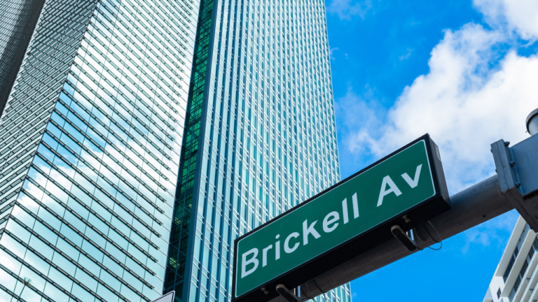 ¡Maximiza tu Inversión!Brickell, el Epicentro del Crecimiento en Miami.
