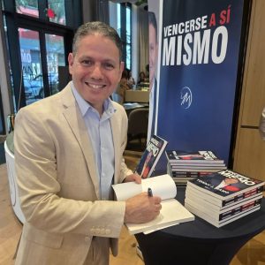 Gratitud y propósito, lo que vivimos en el lanzamiento de mi nuevo libro «Vencerse a Sí Mismo.»